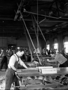 Students operate in the Mechanic Arts Workshop